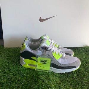 Women’s Nike air max 90 brand new ✨🤍
